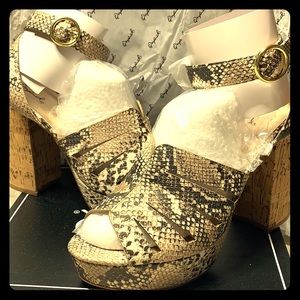 Women open-toe snake print platform heel